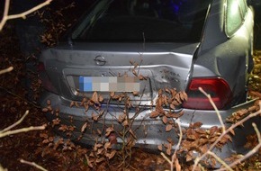 Kreispolizeibehörde Herford: POL-HF: Verkehrsunfall - Fahrer unter Alkoholeinfluss verliert Kontrolle über PKW