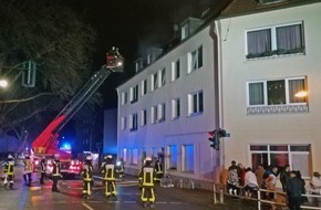 Feuerwehr Bochum: FW-BO: Kellerbrand in Günnigfeld - Feuerwehr rettet 10 Personen aus verrauchtem Wohnhaus