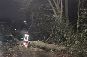 Feuerwehr Hattingen: FW-EN: Bis zu 115 Hattinger Feuerwehrkräfte waren im Unwettereinsatz