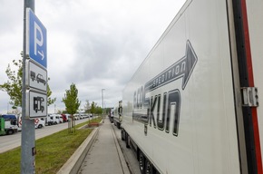 ADAC Umfrage offenbart Schwächen deutscher Rastanlagen für Camper / Kaum Serviceangebote / Viele Camper wünschen sich mehr gesonderte Parkplätze und eine bessere Ausschilderung