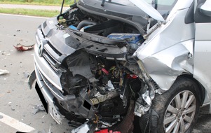 Polizei Minden-Lübbecke: POL-MI: Autofahrerin bei Zusammenstoß in Lerbeck schwer verletzt