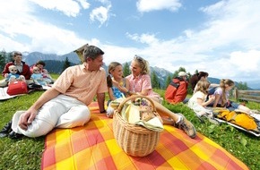 Ferienregion Lammertal Dachstein-West GmbH: Besuch beim Tennengauer Almkäse - Die etwas andere Art des Genusswanderns - BILD