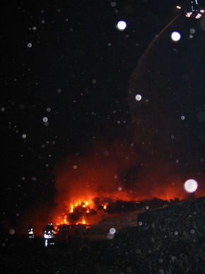 POL-STH: (ber) Großbrand auf Sachsenhäger Mülldeponie