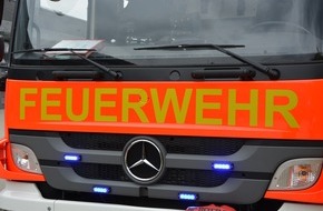 Feuerwehr Mülheim an der Ruhr: FW-MH: Brand von Altpapierballen in einem Recyclingbetrieb - zwei leicht verletzte Personen #fwmh