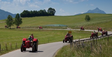 Hotel Schwarzer Adler: Mit dem historischen Porsche-Traktor auf Entdeckungsfahrt im Tannheimer Tal - BILD