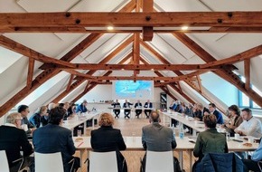 Allgäu GmbH: Wie der Allgäu Airport klimaneutral werden will. 21. Allgäuer Initiativ Konferenz erhält Einblick in Forschung, Entwicklung und Umsetzung.