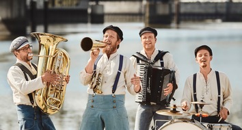 Tourismus Marketing Service Büsum GmbH: In Büsum ist was los! Frisches am Meer: KULTUR.SOMMER.GARTEN. und Wattenlaufen mit Musik