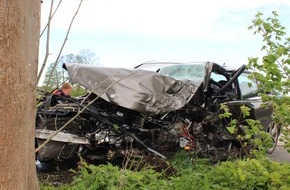 Polizei Minden-Lübbecke: POL-MI: Autofahrer nach Unfall mit Rettungshubschrauber ins Mindener Klinikum geflogen