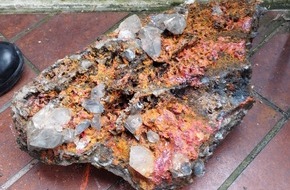 Polizeipräsidium Ludwigsburg: POL-LB: Leonberg: als giftig eingestufte Minerale in Waldstück gefunden