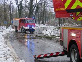 FW-Heiligenhaus: Feuerwehr im Schnee-Dauereinsatz (Meldung 04/2021)