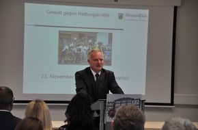 Polizeipräsidium Westpfalz: POL-PPWP: Thema: Gewalt gegen Rettungskräfte - Erfahrungsaustausch