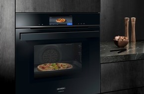 Siemens Hausgeräte: Automatisiertes Kochen durch KI / Der iQ700 Backofen von Siemens Hausgeräte erkennt Gerichte mithilfe von Künstlicher Intelligenz und kümmert sich um die Zubereitung