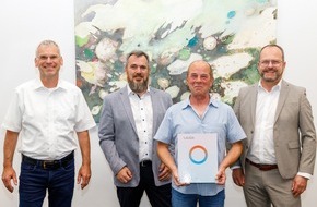 LAUDA DR. R. WOBSER GMBH & CO. KG: LAUDA Honors J&uuml;rgen Walz for 45 Years of Service