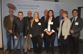 Polizei Braunschweig: POL-BS: Experten informieren über das Thema "Straftaten zum Nachteil älterer Menschen" - Symposium bei der Polizeidirektion Braunschweig
