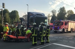 Feuerwehr Bochum: FW-BO: eBike-Fahrer kollidiert mit LKW in der Bahnhofsstraße