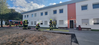 Feuerwehr Oberhausen: FW-OB: Brand in Flüchtlingsunterkunft an der Duisburger Straße schnell unter Kontrolle gebracht