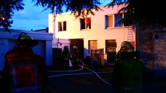 Feuerwehr Dortmund: FW-DO: Feuer in der Nordstadt / Senior aus Brandwohnung über tragbare Leiter gerettet.