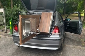 Polizei Duisburg: POL-DU: Hamborn: Verstoß Ladungssicherung - Mann transportiert Küchenarbeitsplatte