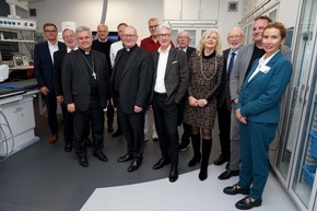 Einrichtungen mit christlichem Profil - Erzbischof Dr. Udo Markus Bentz besucht in Dortmund Caritas, St. Paulus Gesellschaft, das Institut für christliche Organisationskultur und spricht am Abend im Mallinckrodt-Gymnasium