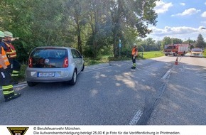 Feuerwehr München: FW-M: Pflegedienstmitarbeiter fährt Lichtmast um (Obermenzing)