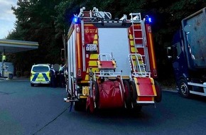 Freiwillige Feuerwehr Hünxe: FW Hünxe: Rauchentwicklung aus Pkw auf der BAB 3