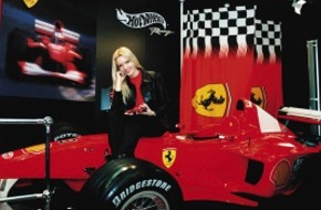 Mattel GmbH: Nürnberger Spielwarenmesse 2001: Hot News für Ferrari Fans: Michael Schumacher ,Limited  ,World Champion'  Edition / Präsentation der heißesten Neuheit auf dem Original Ferrari F 1-2000