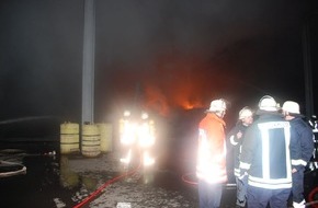 Polizeiinspektion Nienburg / Schaumburg: POL-NI: Rund 100 Feuerwehrleute im Löscheinsatz bei Mülldeponiebrand -Bild im Download-