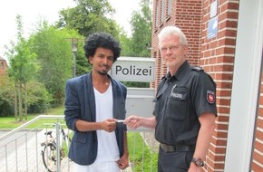 Polizeiinspektion Harburg: POL-WL: Ehrlicher Finder wird belohnt ++ Winsen/BAB 39 - Mit gefälschten Papieren unterwegs ++ Winsen - Einbruch in Kindertagesstätte ++  Hanstedt - Tresor aufgebrochen