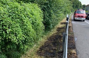 Feuerwehr Velbert: FW-Velbert: Feuer in leerstehender Grundschule und Flächenbrand mit ungewöhnlichen Löschmethoden