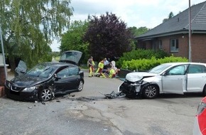 Polizei Minden-Lübbecke: POL-MI: Drei Verletzte bei Kreuzungsunfall