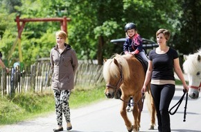 Center Parcs: Stiftung f&uuml;r Familien der Pierre & Vacances / Center Parcs Gruppe unterst&uuml;tzt &bdquo;Flaschenkinder&ldquo; von suchtkranken Eltern unter anderem mit Aufenthalten in den Ferienparks von Center Parcs