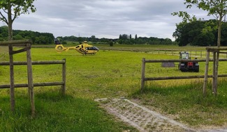 Feuerwehr Gladbeck: FW-GLA: Schwerer Arbeitsunfall auf landwirtschaftlichem Betrieb - 41-jährige Frau schwer verletzt