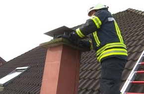Freiwillige Feuerwehr Bedburg-Hau: FW-KLE: Wachs in Kamin entzündet