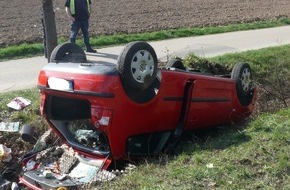 Polizei Düren: POL-DN: Beim Einscheren Lkw touchiert