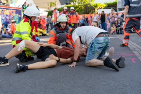 FW Wenden: Rettungskräfte üben Ernstfall auf Wendener Kirmes