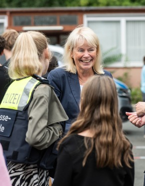 POL-RE: Kreis Recklinghausen/ Bottrop: Gute Gespräche und viel Interesse an der "AnsprechBAR an Schulen"