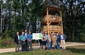 Heinz Sielmann Stiftung: PM Neue Besucherattraktion im Ampertal: Aussichtsturm im Wiesenbrütergebiet Thonstetten feierlich eingeweiht