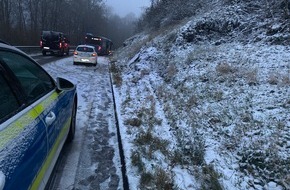 Polizeiinspektion Kusel und Polizeiwache Schönenberg-Kübelberg: POL-PIKUS: Schulbus verunglückt im Schnee