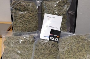 Bundespolizeidirektion Sankt Augustin: BPOL NRW: Fahndungserfolg des grenzüberschreitenden Polizeiteams; Niederländer mit 5,3 Kilogramm Marihuana im Wert von 54.000 Euro auf der A 3 bei Rees festgenommen