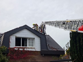 FW-RD: Dachstuhlbrand in Büdelsdorf - 70 Einsatzkräften löschten das Feuer