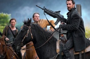 ProSieben MAXX: Der Kampf gegen die Aliens hat ein neues Schlachtfeld: Die Free-TV-Premiere der dritten Staffel "Falling Skies" ab 19. November 2014 auf ProSieben MAXX (FOTO)