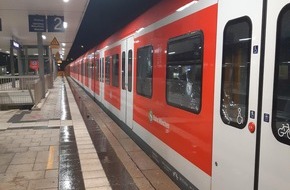 Bundespolizeidirektion München: Bundespolizeidirektion München: Nach Pöbelei in der S-Bahn / Maskenverweigerer wirft mit Schottersteinen