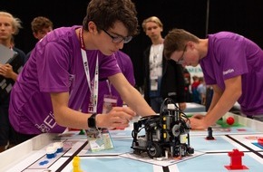 TECHNIK BEGEISTERT e.V.: Jugendliche verbinden mit Robotern die Welt