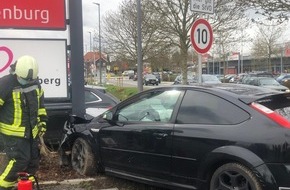 Freiwillige Feuerwehr Kranenburg: FW Kranenburg: Verkehrsunfall am Weidepark