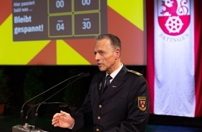 Feuerwehr Ratingen: FW Ratingen: Wehrversammlung 2026: Ehrungen, Bef&ouml;rderungen & neue Homepage