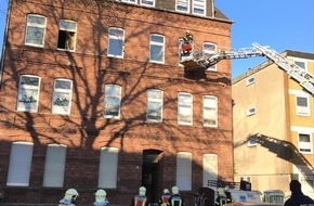 Feuerwehr Gelsenkirchen: FW-GE: Unruhiger Start in den Samstag / Drei gemeldete Feuer in den Morgenstunden halten die Feuerwehr in Atem