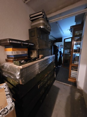 POL-W: W/RS Weiterer versteckter Raum entdeckt - Gemeinsame Presseerklärung von Staatsanwaltschaft und Polizei Wuppertal
