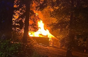 Polizei Aachen: POL-AC: Feuer zerstört Lagerhaus im Alsdorfer Tierpark