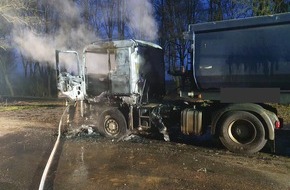 Freiwillige Feuerwehr Kalkar: Feuerwehr Kalkar: LKW-Brand Zugmaschine brennt aus