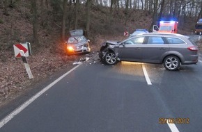 Polizeiinspektion Hameln-Pyrmont/Holzminden: POL-HOL: Bundesstraße 241 - Gemarkung Lauenförde: Frontalzusammenstoß fordert drei Leichtverletzte - 40.000,-- EUR Sachschaden  -